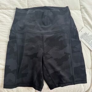 Lululemon Align Short 6” Pockets in Black Camo